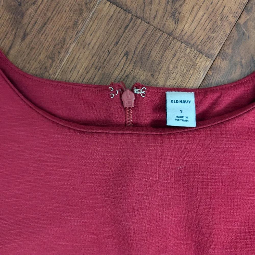EUC Old Navy Sheath Midi Dress 3/4 Sleeve Maroon Zip Back Size Small - Picture 9 of 9